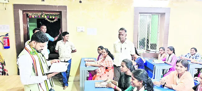 బాలికల విద్యాలయం తనిఖీ