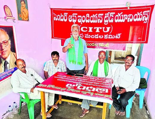 భూసేకరణకు వ్యతిరేకంగా పోరాడాలి