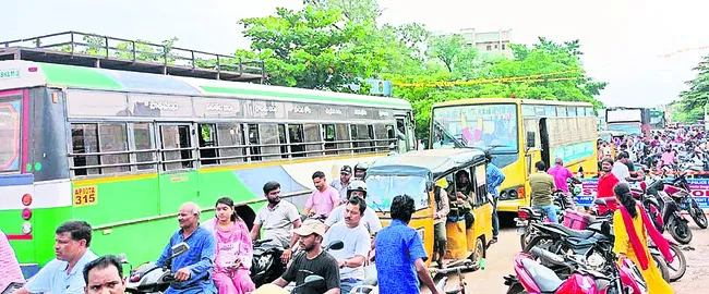 పాతపట్నంలో ట్రాఫిక్ సమస్య