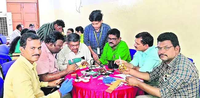 అటల్‌ ల్యాబ్‌ల బలోపేతమే లక్ష్యం