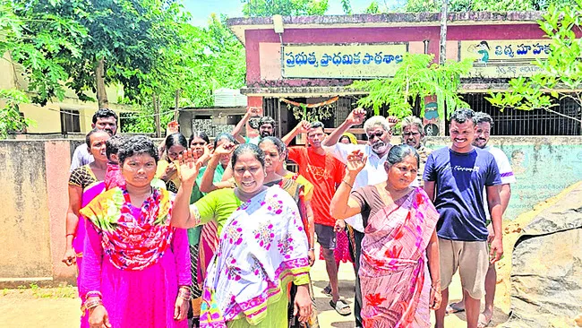 ఉపాధ్యాయుల్లేక సాగని చదువులు 