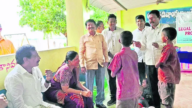 మానసిక వికలాంగులకు చేయూతనందించాలి