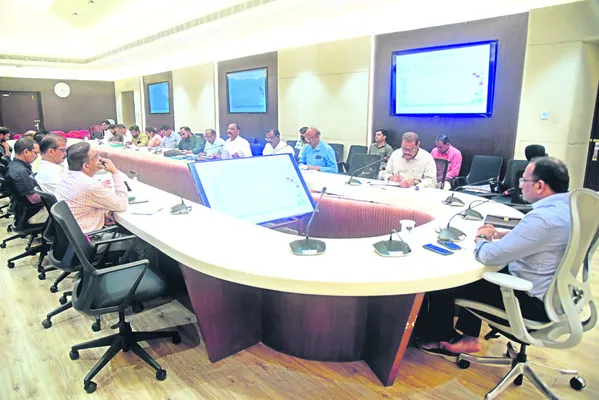ఇళ్ల నిర్మాణాలు చేపట్టకపోతే పట్టాల రద్దు