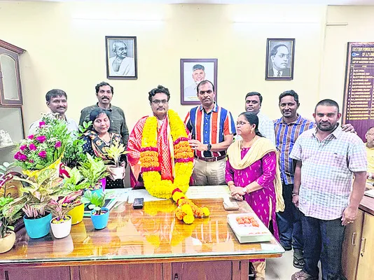 జోన్‌–1 ఈఈగా శ్రీనివాసరావు బాధ్యతలు 