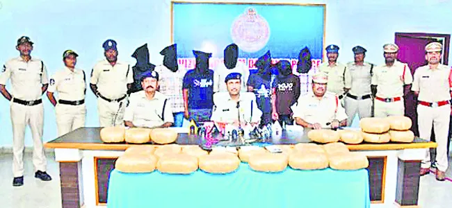 ఆటోలో 46కిలోల గంజాయి పట్టివేత