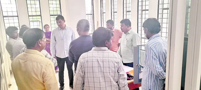 జడ్చర్ల సబ్‌రిజిస్ట్రార్‌ కార్యాలయంలో.. ఏసీబీ విస్తృత త