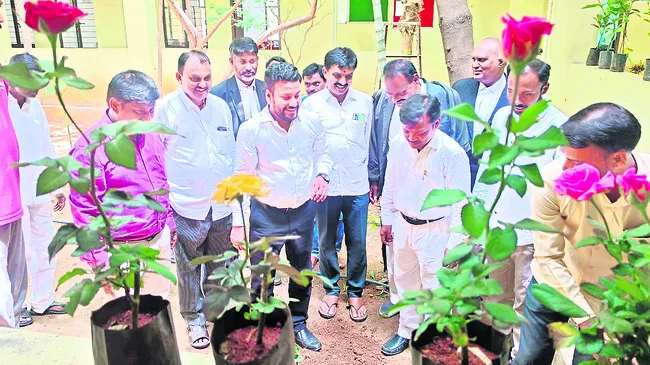 చెట్లతోనే మనిషి మనుగడ
