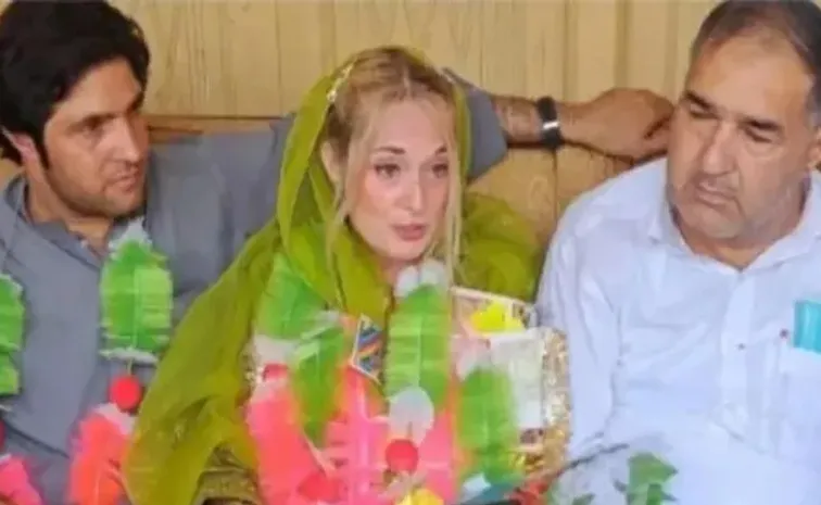US Woman Travels To Pakistan Converts To Islam Marries 16-Year-Younger