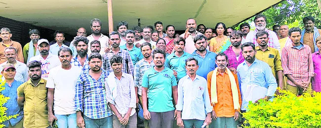 జీవో 60 ప్రకారం వేతనాలు చెల్లించాలి