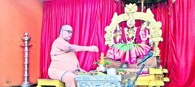 స్వర్ణ కవచధారణలో రామయ్య