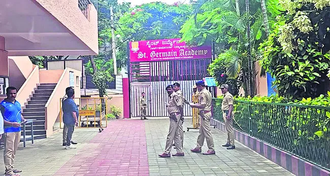 హడలెత్తించిన బాంబు బెదిరింపులు