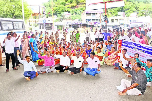 సమస్య పరిష్కారం కోసం రాస్తారోకో