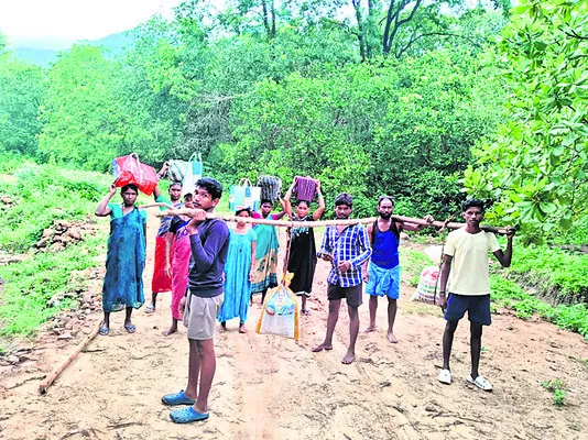 రేషన్‌ కోసం 13 కి.మీ. నడక 