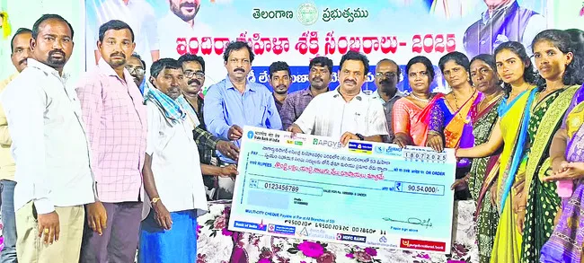 మహిళా సంక్షేమానికి ప్రభుత్వం పెద్దపీట