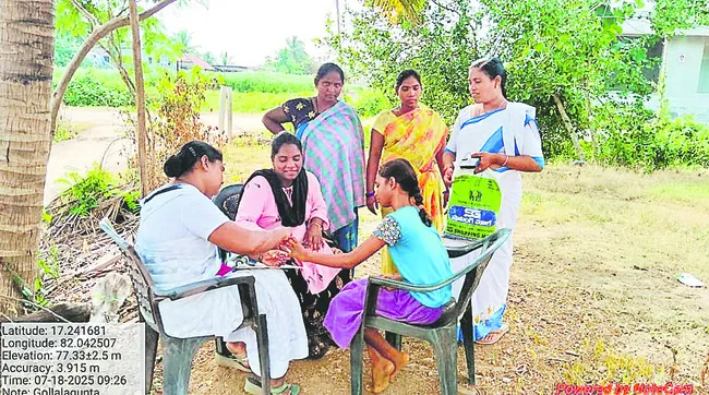 అస్వస్థతకు గురయిన విద్యార్థినులకు వైద్య పరీక్షలు 