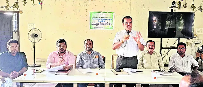 రైతులకు అందుబాటులో యూరియా