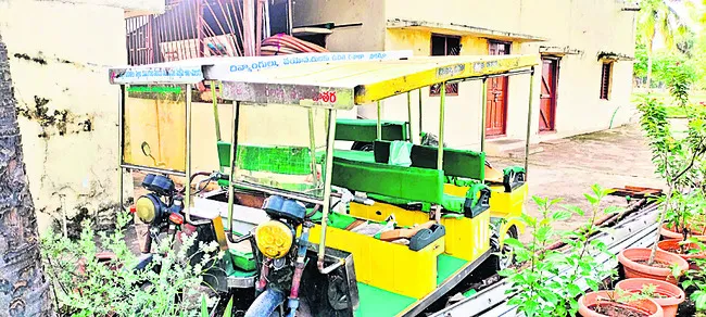 నిరుపయోగంగా బ్యాటరీ వెహికిల్స్