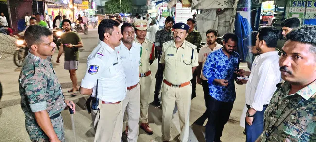 అహ్మదీ బజార్‌లో ఆక్రమణల తొలగింపు