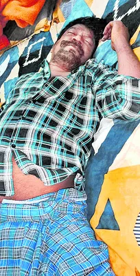 లాడ్జిలో అనుమానాస్పదస్థితిలో వ్యక్తి మృతి