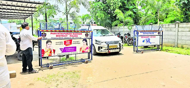 కలెక్టరేట్‌నా.. సచివాలయమా! 