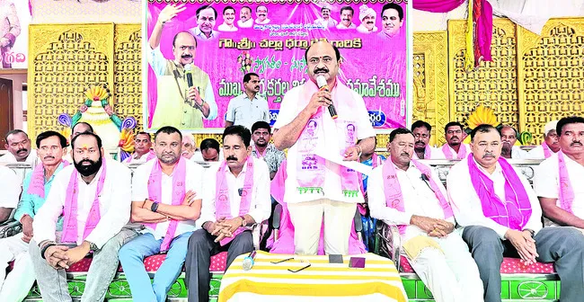 స్థానిక ఎన్నికల్లో కాంగ్రెస్కు అభ్యర్థులు దొరకరు