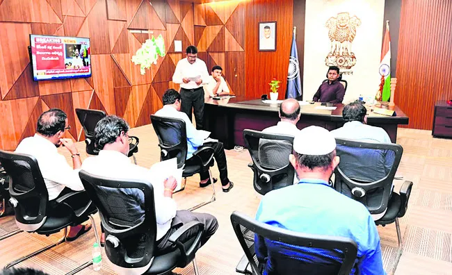 నిరక్షరాస్యులకు వయోజన విద్య అందించాలి