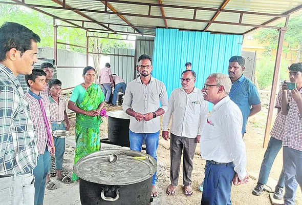 విద్యార్థులే దేశ పునాదులు 