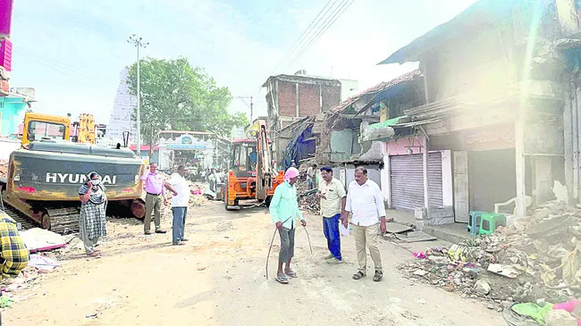 రెండో విడత కూల్చివేతలు షురూ