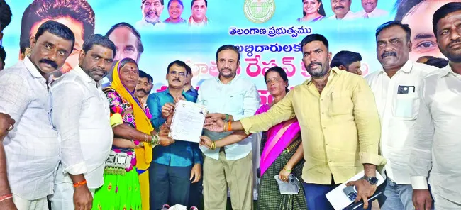 రేషన్‌కార్డుల పంపిణీ నూతన శకానికి నాంది