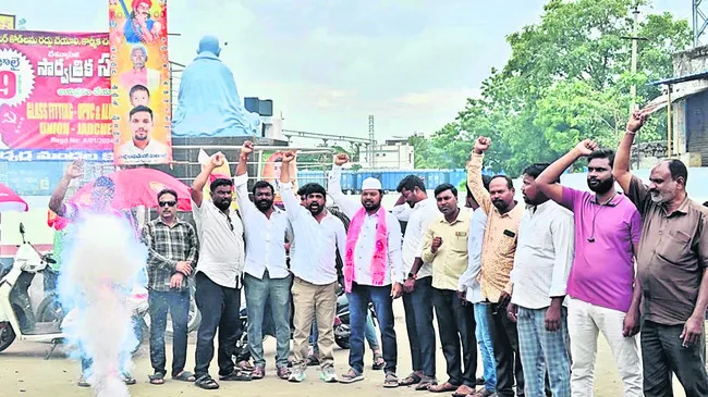స్వలాభం కోసమే కాంగ్రెస్లోకి..