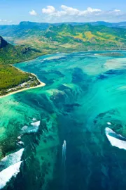 Spectacular Underwater waterfall in Mauritius8