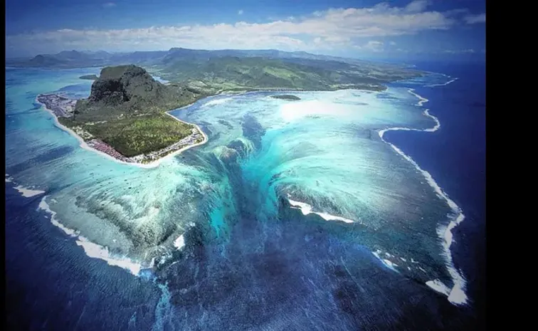 Spectacular Underwater waterfall in Mauritius