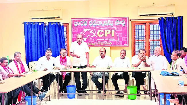 సమ్మెతో కేంద్రం విధానాలపై నిరసన