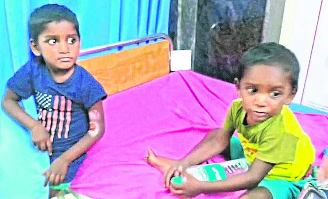 చిన్నారులకు చిత్రహింస