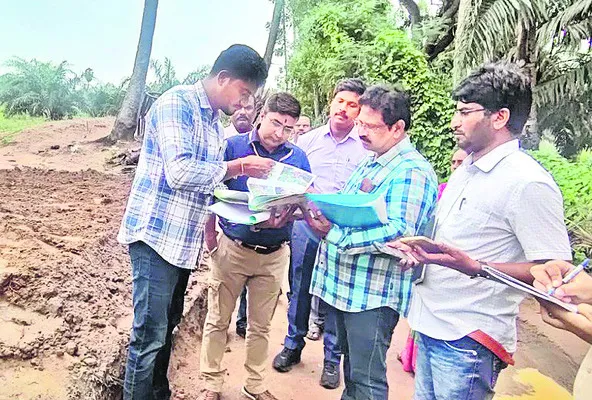 ఉపాధి పనులను పరిశీలించిన కేంద్ర బృందం