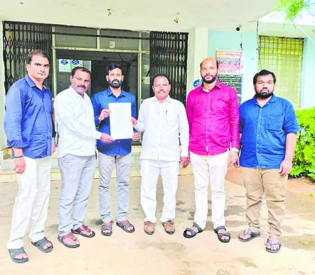 విద్యుత్శాఖలో అక్రమ బదిలీలు