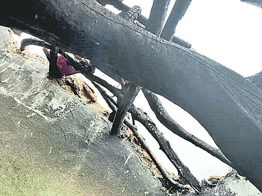 పూజ గదిలో మంటలు