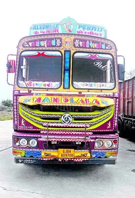 గ్రానైట్‌ లారీలు పట్టివేత 