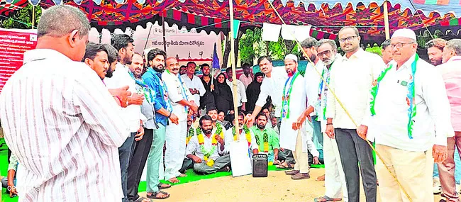 కార్మికుల సమస్యలు పరిష్కరించండి 
