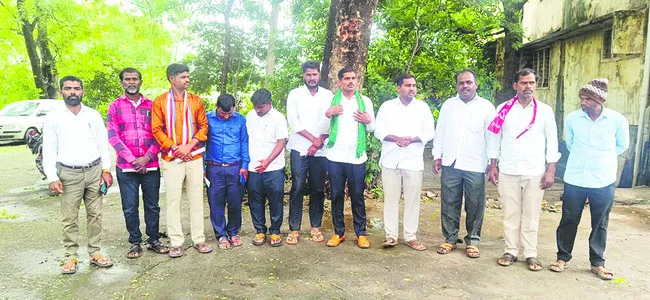 దుండగులను అరెస్ట్ చేయాలి