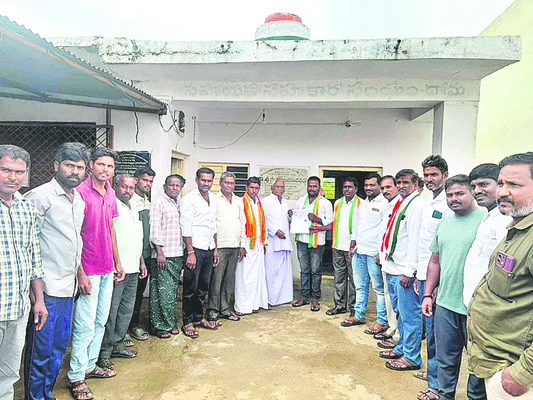 పాల ఉత్పత్తిదారుల సంఘం చైర్మన్‌గా నరేశ్‌ 