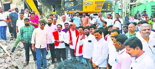 రూ. కోటి పరిహారం ఇవ్వాలి