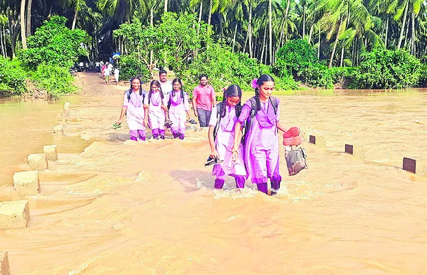 కనకాయలంక కాజ్‌ వే వద్ద వంతెన నిర్మాణం 