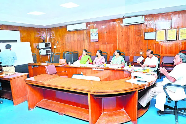అకడమిక్ కన్సల్టెంట్ల పనితీరుపై సమీక్ష