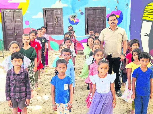 బడిని బతికించిన ఉపాధ్యాయుడు