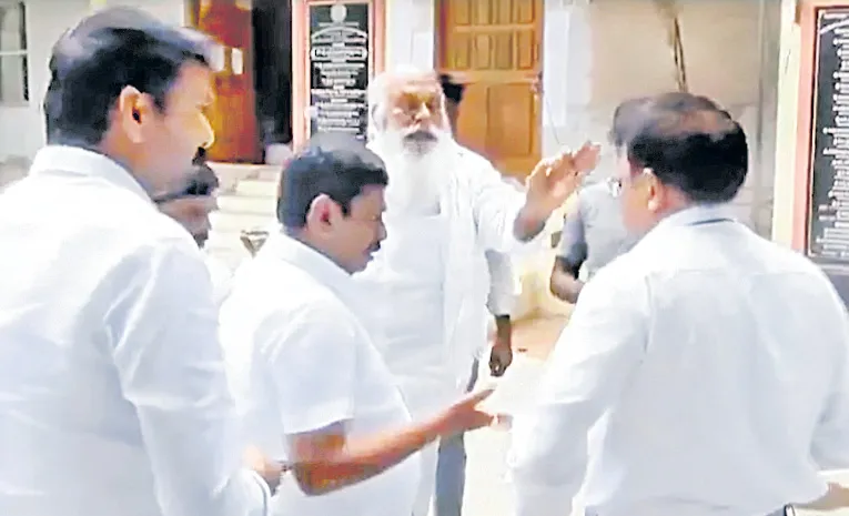 JC Prabhakar Reddy SHOCKING Comments Towards Govt Officials