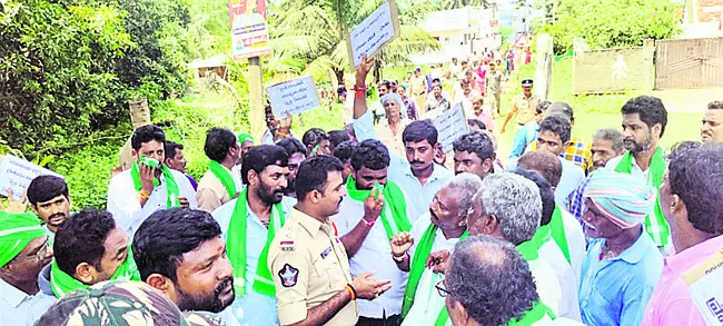 సర్కారు భూ దాహంపై అన్నదాత కన్నెర్ర 