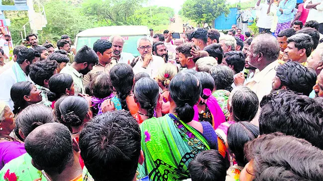 ప్రజల ప్రాణాలు తీస్తారా? 