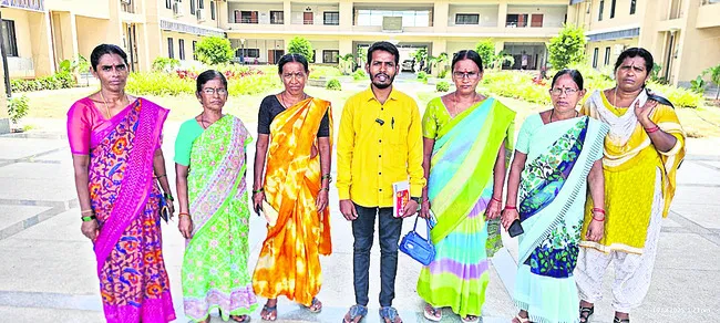 పెండింగ్‌ వేతనాలు చెల్లించాలి