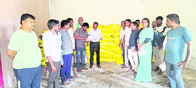 యూరియాపై ఆందోళన వద్దు